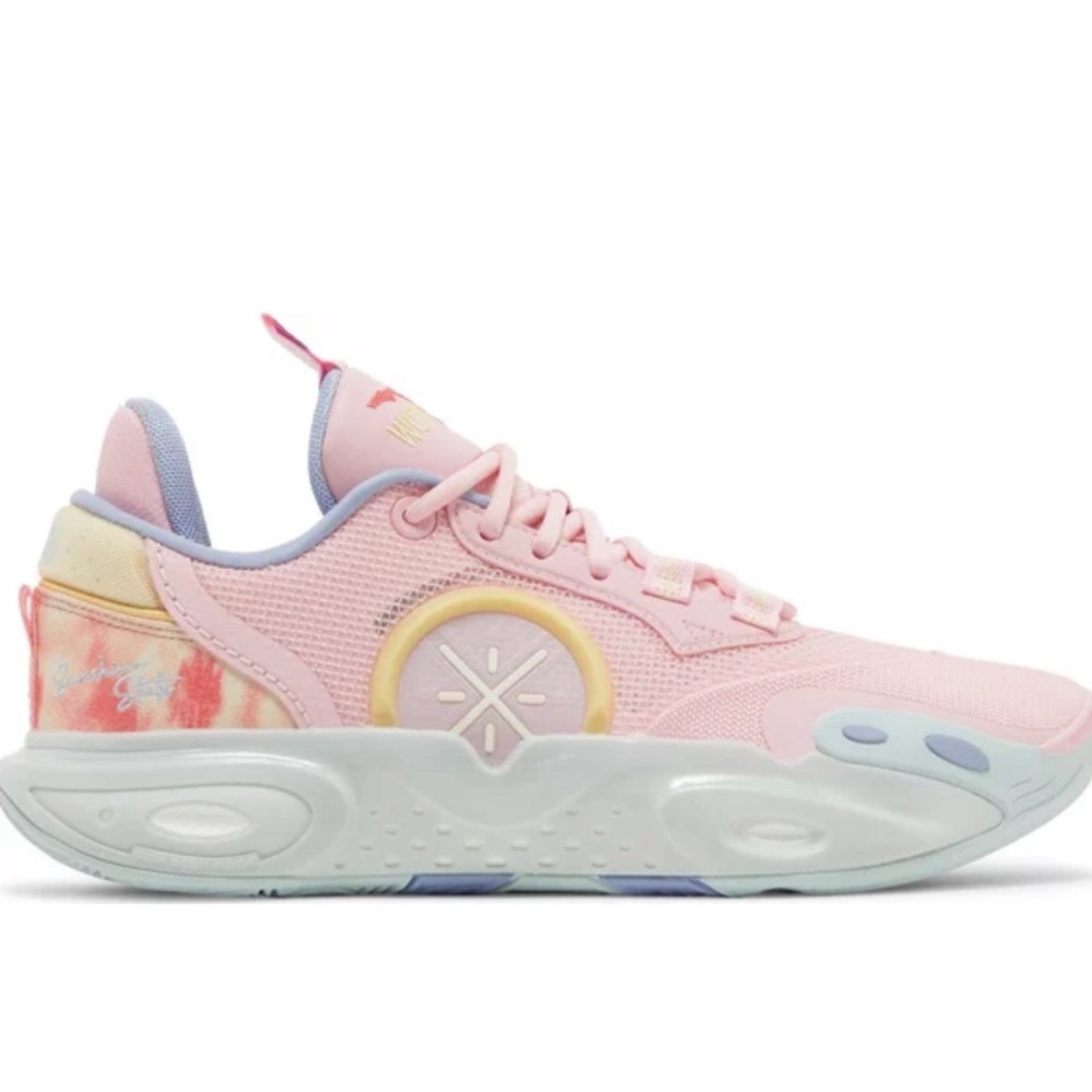 Way of Wade Sunshine State basketball/volleyball court shoes